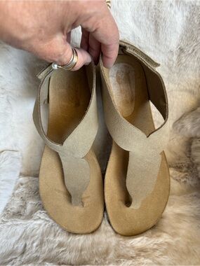 Genuine Suede Leather Beige/Tan Womens Sandal Thong Style cork sole NWT Sz.8